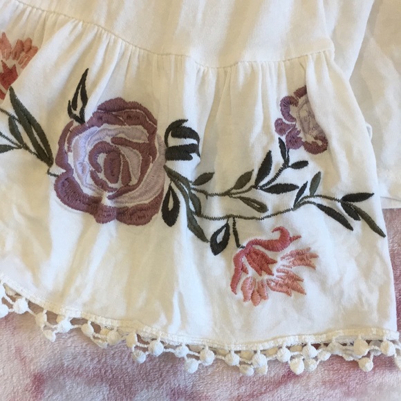 Exhilaration Ivory Floral Cuff Peasant Top Resale, Size Small Embroidered Floral - Picture 7 of 16